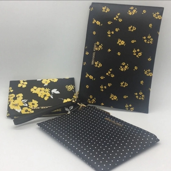 Michael Kors Jet Set Travel Wristlets (Large One) - Picture 3 of 11